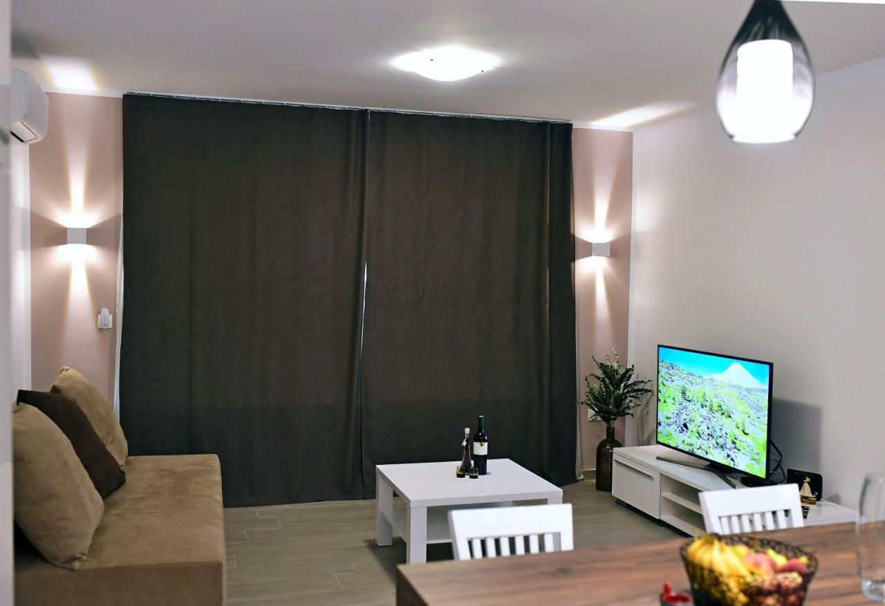 Apartment Luce Нивице Екстериор снимка