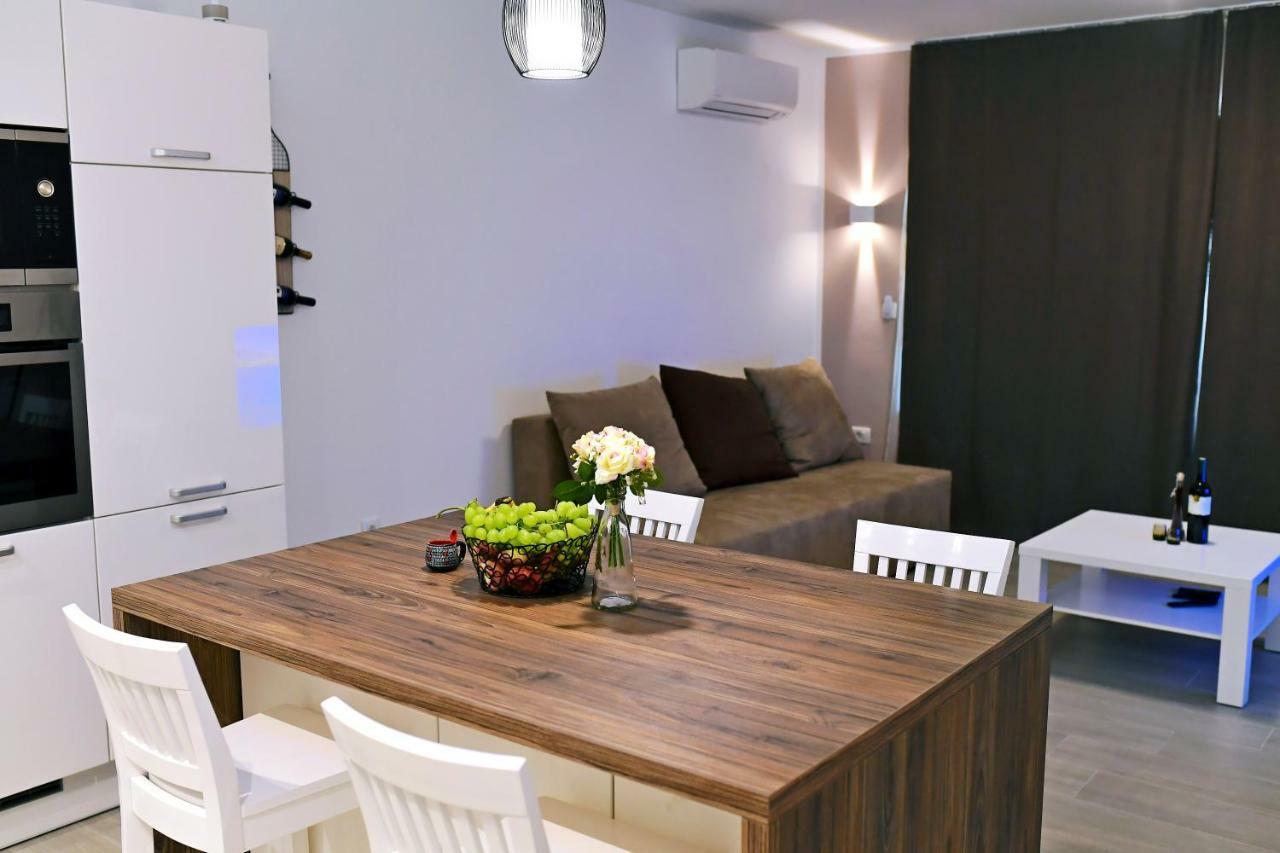 Apartment Luce Нивице Екстериор снимка